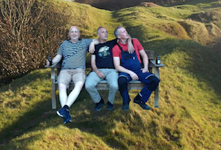 Männer auf der Bank