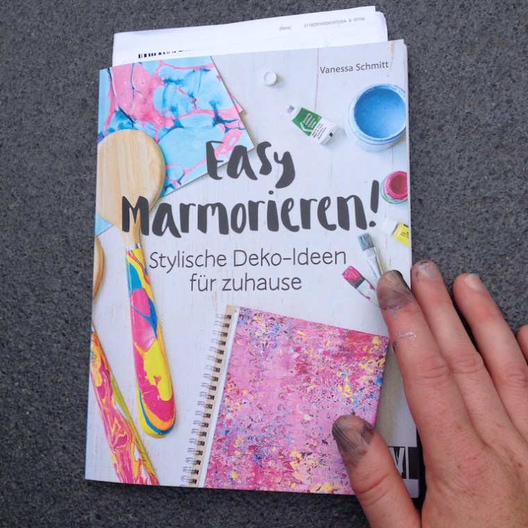 Marmorieren: Warum man Handschuhe tragen sollte