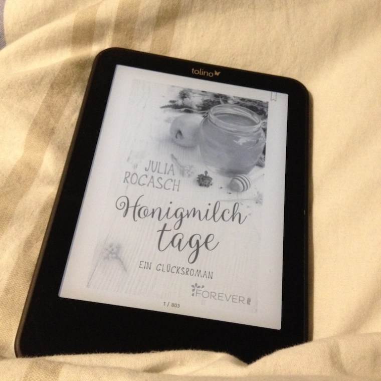 Ein Glücksroman: Honigmilchtage von Julia Rogasch