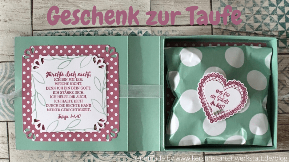 Geschenk zur Taufe verpackt in einer Box in Buchoptik
