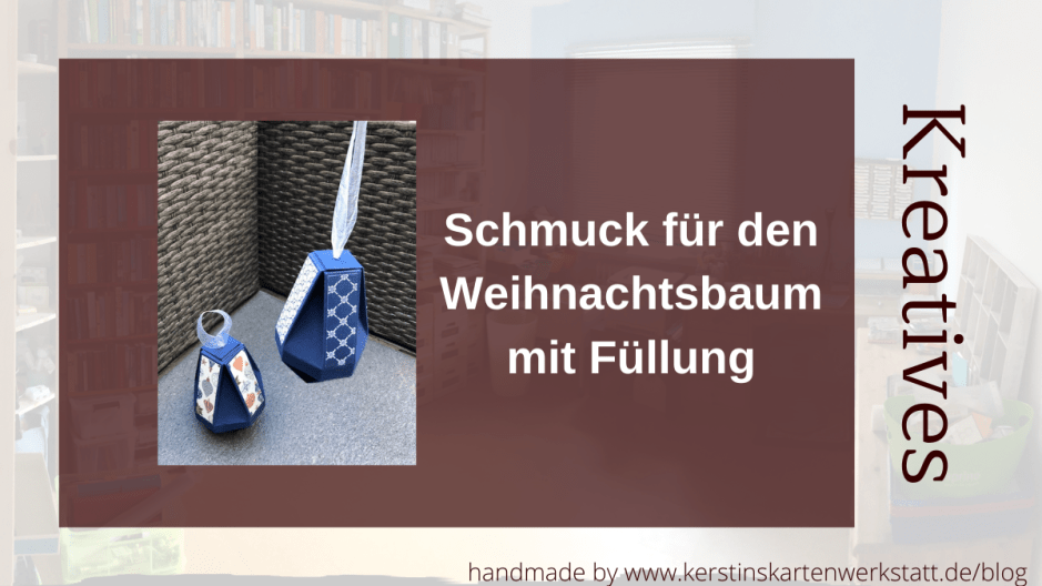 Weihnachtsbaumkugeln in Marineblau