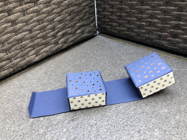 Würfel mit zwei Fächern