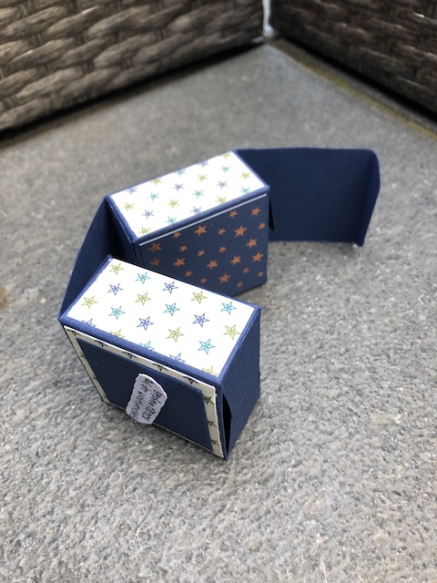 Würfel mit zwei Fächern