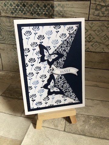 Danke in Marineblau mit Schmetterlingen