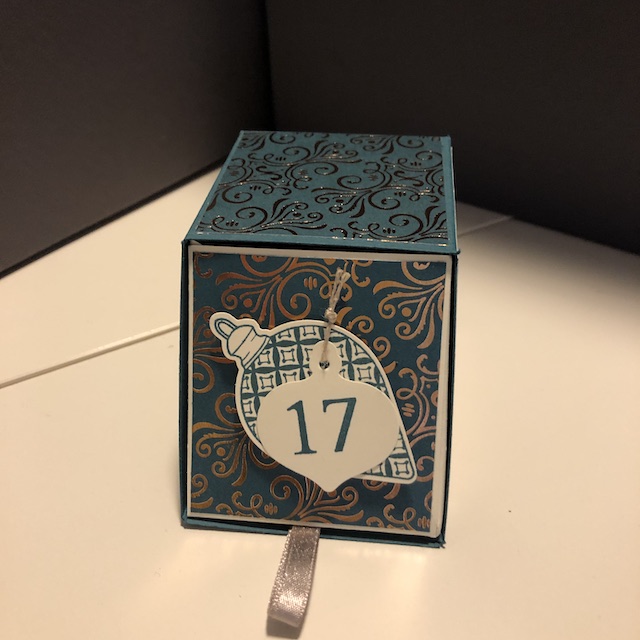 15 Minuten Weihnachten in einer Schubbox für einen Gemeinschafts Adventskalender in Pfauengrün