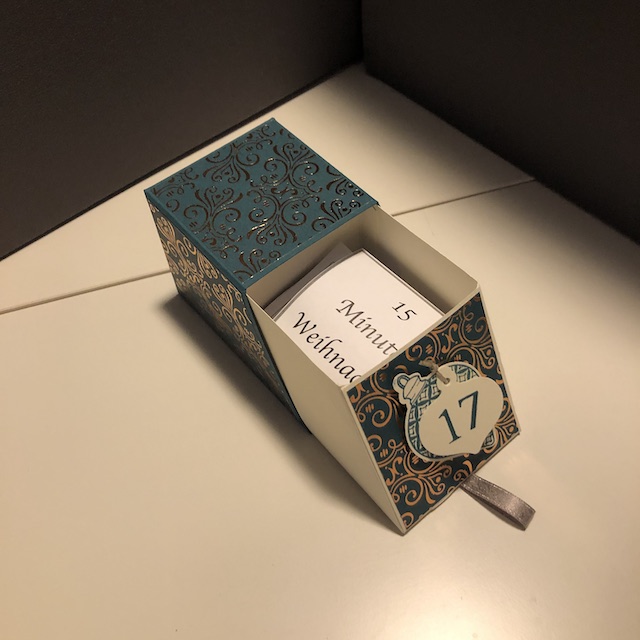 15 Minuten Weihnachten in einer Schubbox für einen Gemeinschafts Adventskalender in Pfauengrün