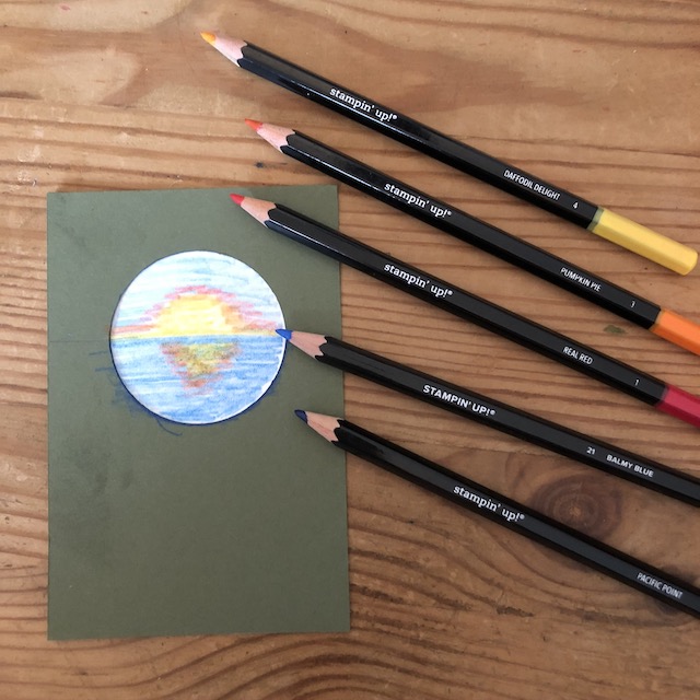 Grußkarte mit Sonnenuntergang, der erst mit den Aquarellstiften von Stampin' Up gemalt wurde und dann mit einem Wassertankpinsel in Form gebracht wurde.