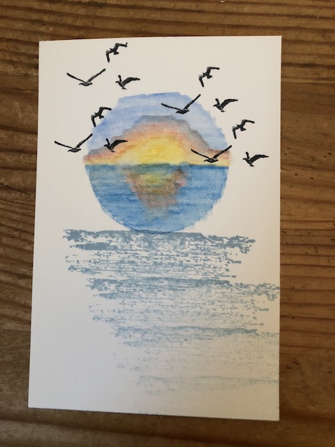 Grußkarte mit Sonnenuntergang, der erst mit den Aquarellstiften von Stampin' Up gemalt wurde und dann mit einem Wassertankpinsel in Form gebracht wurde.