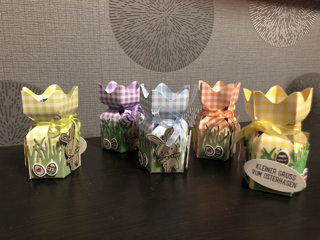 Süße Verpackung zu Ostern mit Hase und Ostereiern