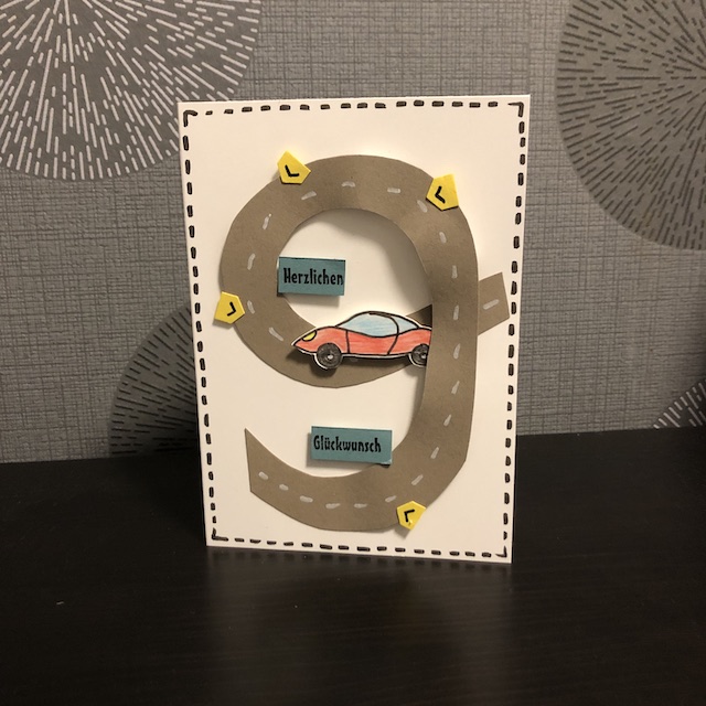 Geburtstagskarte zum 9. Geburtstag mit Rennbahn