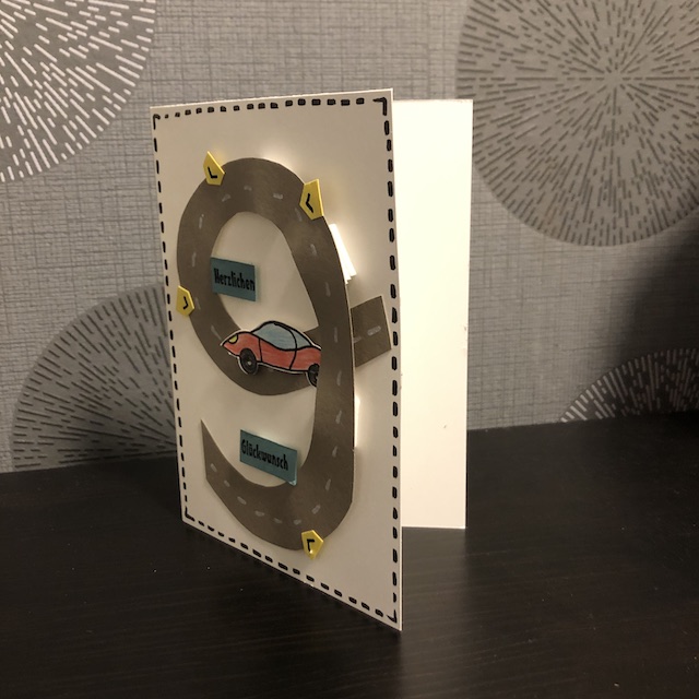 Geburtstagskarte zum 9. Geburtstag mit Rennbahn