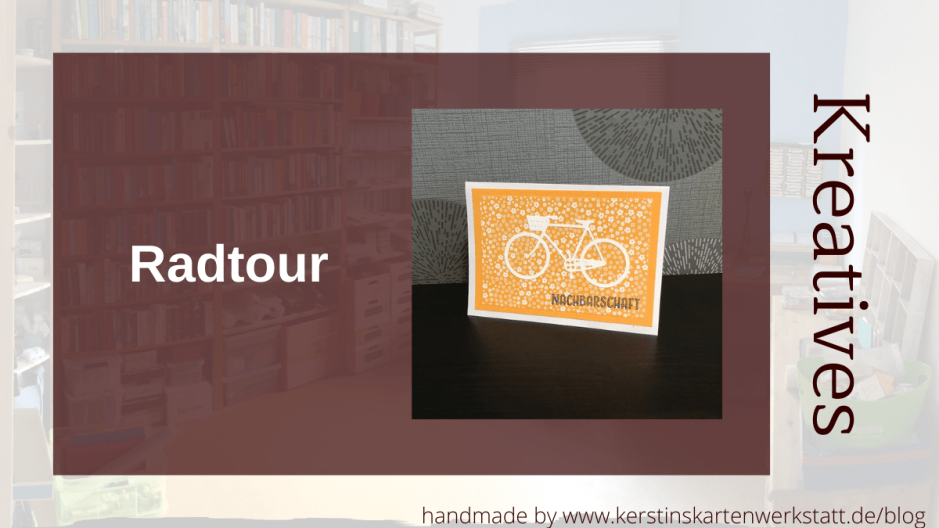 Zu sehen ist eine selbstgebastelte Karte. Die Karte ist mit einem orangen Aufleger mit Blümchenmuster beklebt. Dadrauf ist ein weißes Fahrrad geklebt, darunter ist das Wort: Nachbarschaft gestempelt. Die Karte wurde mit den Produkten von Stampin Up gebastelt.