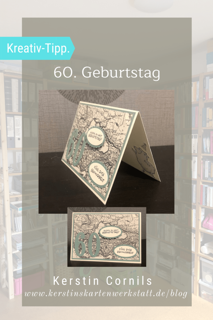 Zu sehen ist eine Geburtstagskarte mit einer 60 drauf. Der Hintergrund ist eine Landkarte in schwarz weiß. Zwei Texte sind auf der Karte angebracht: Hurra du hast Geburtstag, Fühl dich geknuddelt.