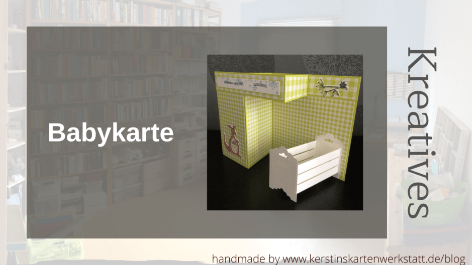 Double Z Fold Babycards. Eine Babykarte mit Effekt. Zu sehen ist eine Karte mit einem weißen Kinderbettchen. Die vermeintlichen Wände sind leer, dort ist viel Platz um sie mit den Daten des Babys zu füllen.