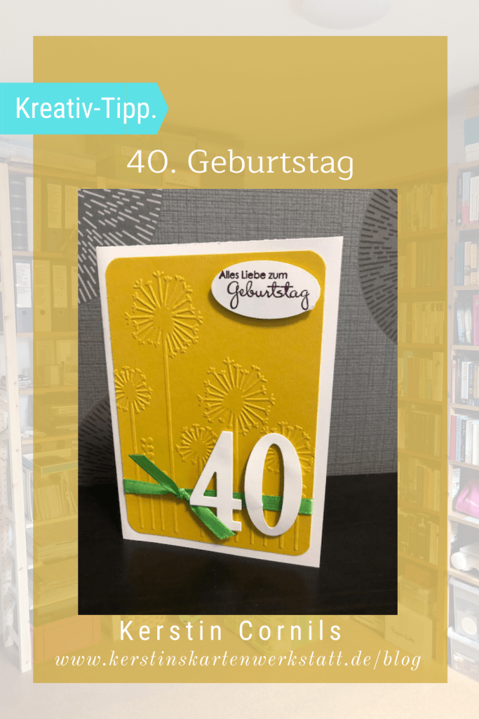 Geburtstagskarte in Honiggelb mit geprägten Pusteblumen, grünem Band und der Zahl 40 oben drauf. Der Spruch auf der Karte lautet: Alles Liebe zum Geburtstag.