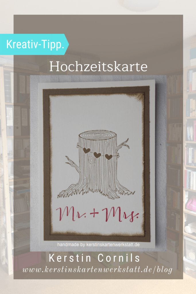 Grußkarte zur Hochzeit. Abgebildet ist ein Baumstumpf an dem einen Kette mit drei Herzen hängt. Darunter stehen die Worte Mr. + Mrs. in rot gestempelt.