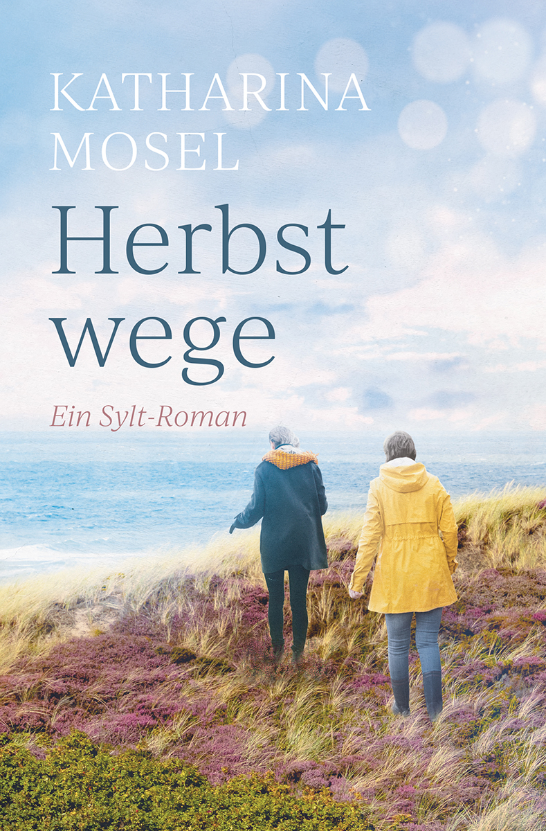 Buchcover vom Roman: Herbstwege von Katharina Mosel. Ein Sylt Roman, zu sehen sind zwei Personen im Regenmantel von hinten wie sie durch die Dünen Richtung Meer gehen.