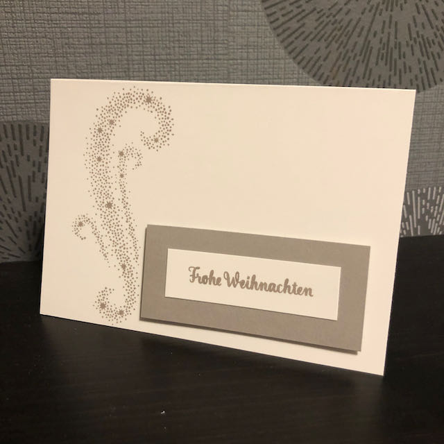 Weihnachtskarte 2021 Flüsterweiß mit Punkten