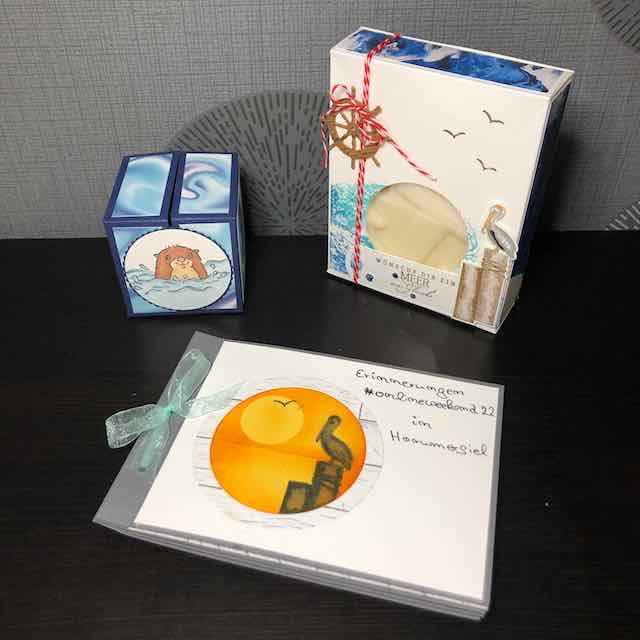 Swaps von Melanie: eine kleiner Würfel zum auseinander falten, Eine Box mit einem Stück Seife als Inhalt und ein kleines Minialbum als Erinnerung an das Wochenende