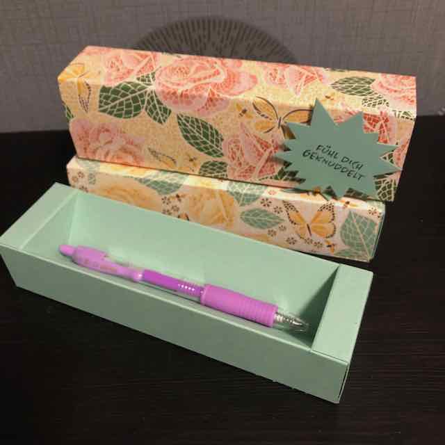 Verpackung für Kugelschreiber selbst gebastelt