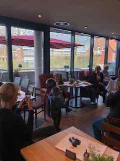 Bilder von der Lesung der Autorin Stephanie Schneider aus ihrem Kinderbuch: Grimm und Möhrchen - Ein Zesel zieht ein