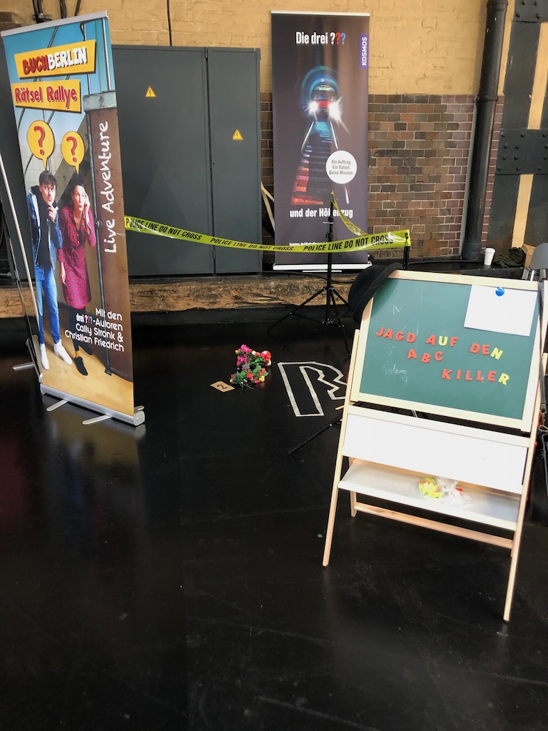 Auf der Suche nach dem ABC-Killer mit Sherlock Homealone alias Christian Friedrich einem Autor der Drei ??? auf der Buch Berlin 2022