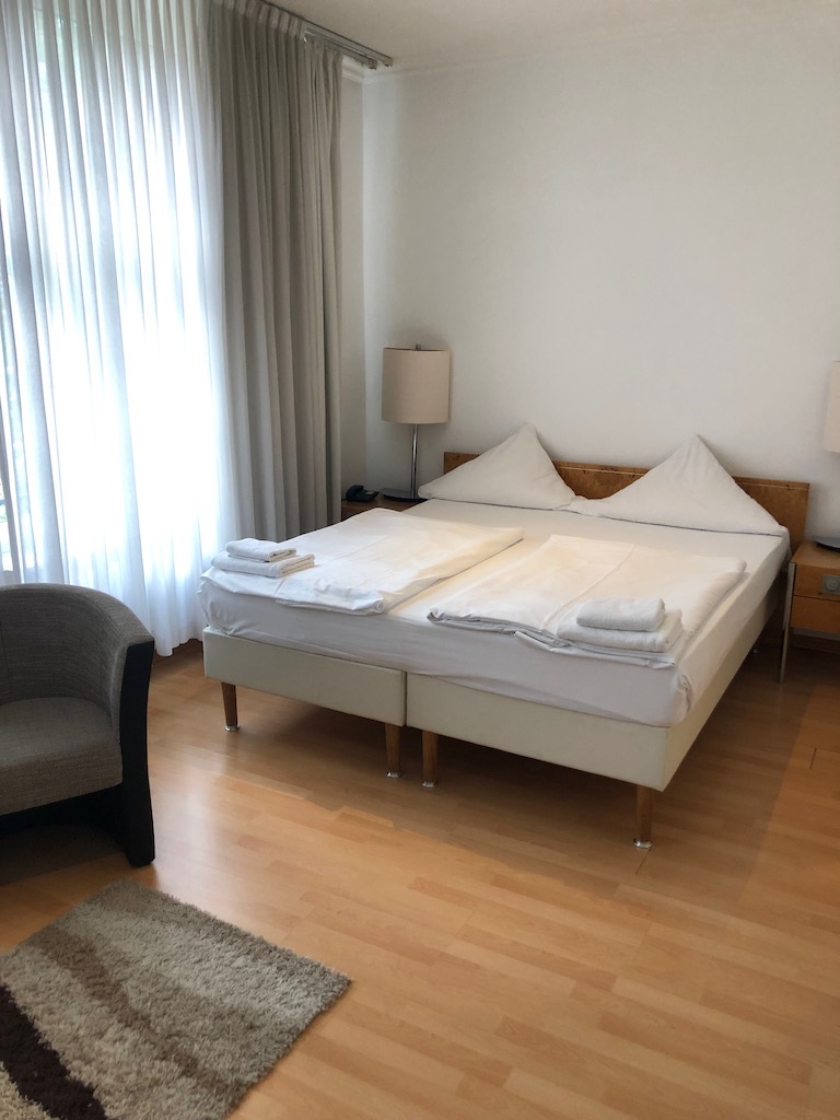 Mein Hotelzimmer im Erlanger Hof in Neukölln, Berlin