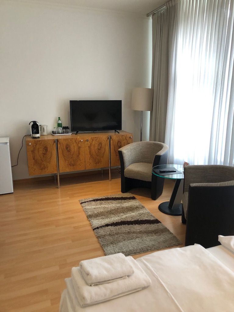 Mein Hotelzimmer im Erlanger Hof in Neukölln, Berlin
