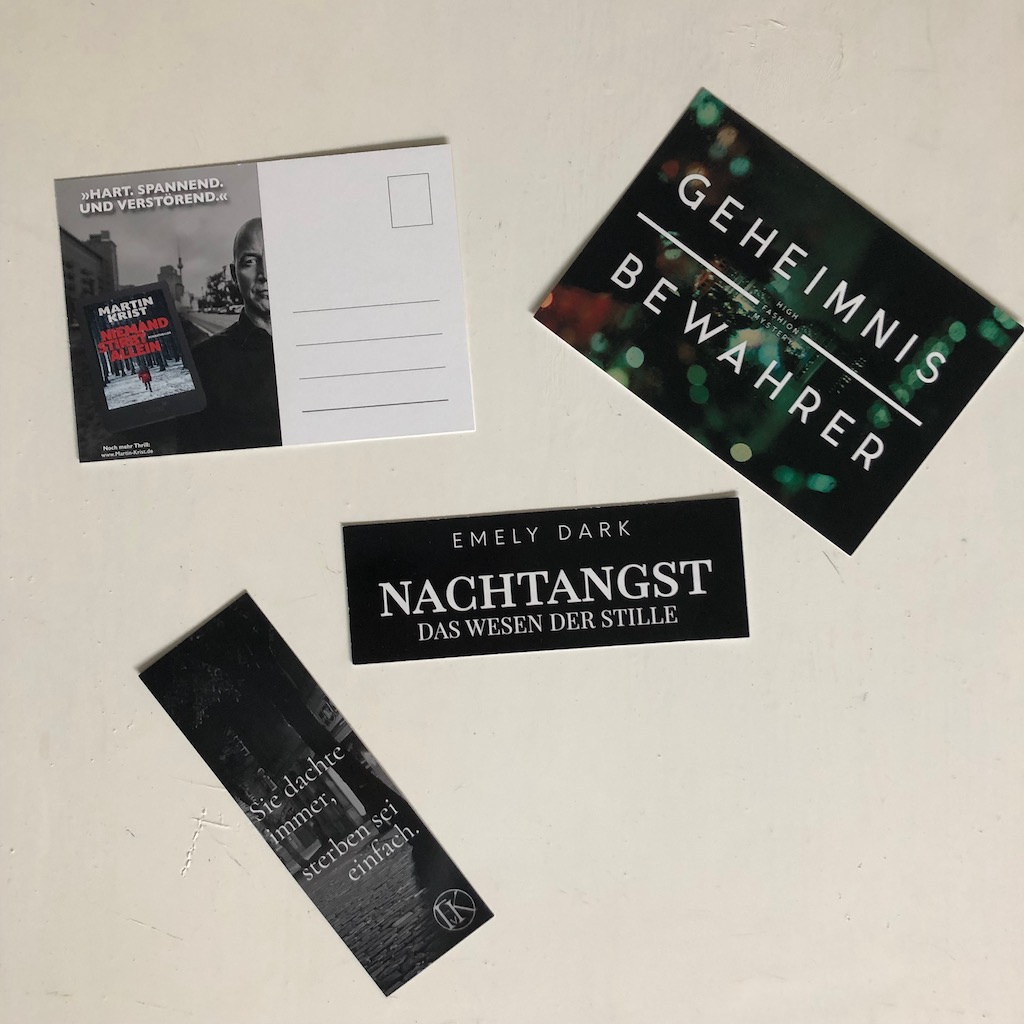 Gesammelte Bücher, Postkarten, Lesezeichen und Co von der Buch Berlin 2022