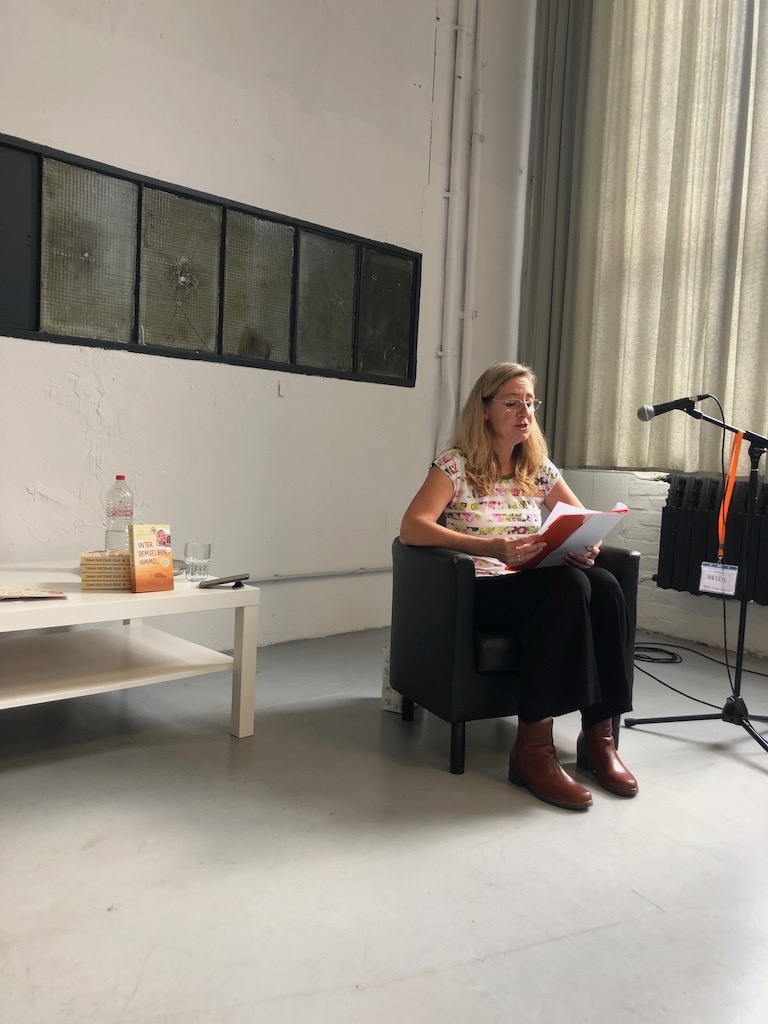 Heidi Metzmeier liest aus ihrem Buch: Unter demselben Himmel