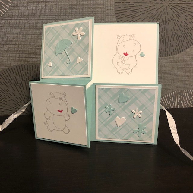 Quadratische Karte zum Aufklappen mit gestempelten Nilpferden aus Materialien von Stampin Up