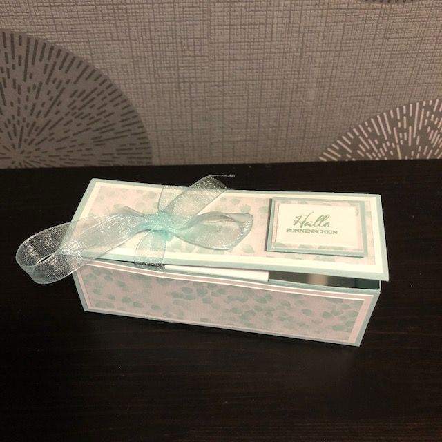 Zauberbox mit Platz für z.B. drei Roche Kugeln gebastelt mit Material von Stampin Up