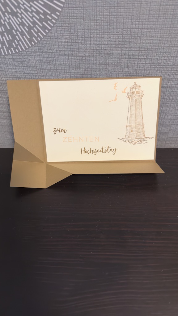 Maritime Einladungskarte für die Hölzerne Hochzeit in Wildleder, Vanillepur und Kirschblüte