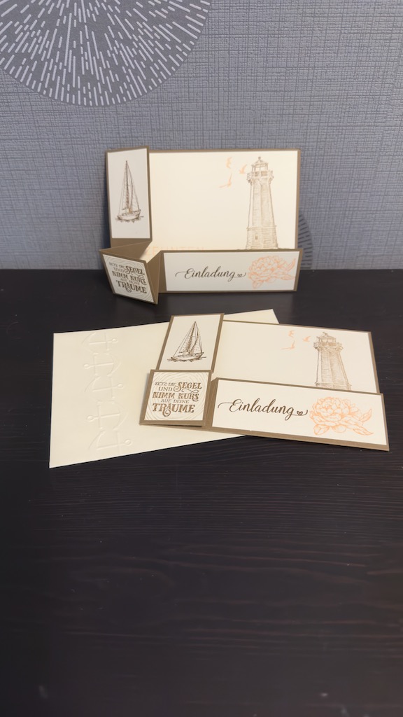 Maritime Einladungskarte für die Hölzerne Hochzeit in Wildleder, Vanillepur und Kirschblüte