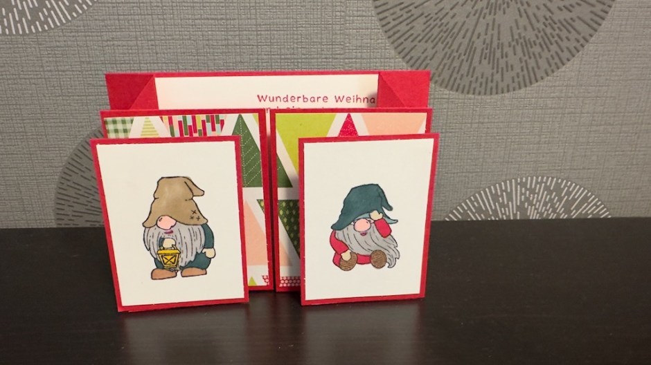 Cascading Panels Fun Fold Card Wichtelkarte zu Weihnachten 2022 gebastelt mit den Motiven aus dem Stempelset von Stampin' Up: Aus dem Wichtelwunderland