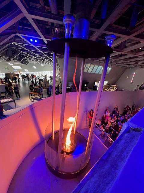 Feuertornado bzw. Feuersäule in der Phaeno Wolfsburg