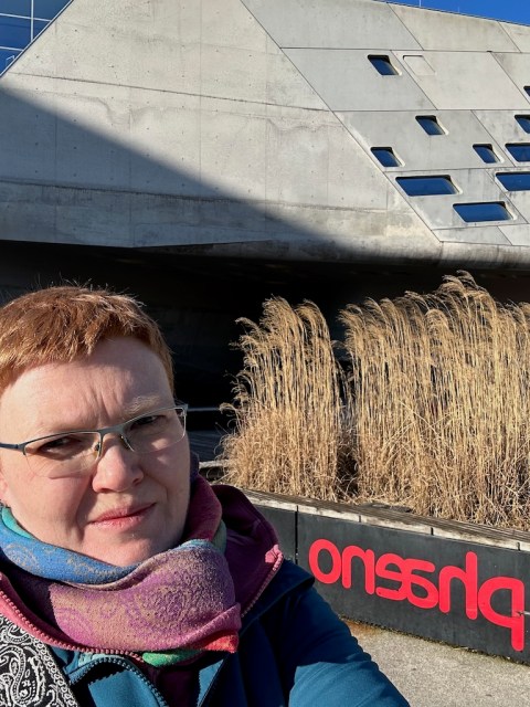 Das Gebäude der Phaeno Wolfsburg entworfen von Zaha Hadid bietet viele unterschiedliche Ansichten