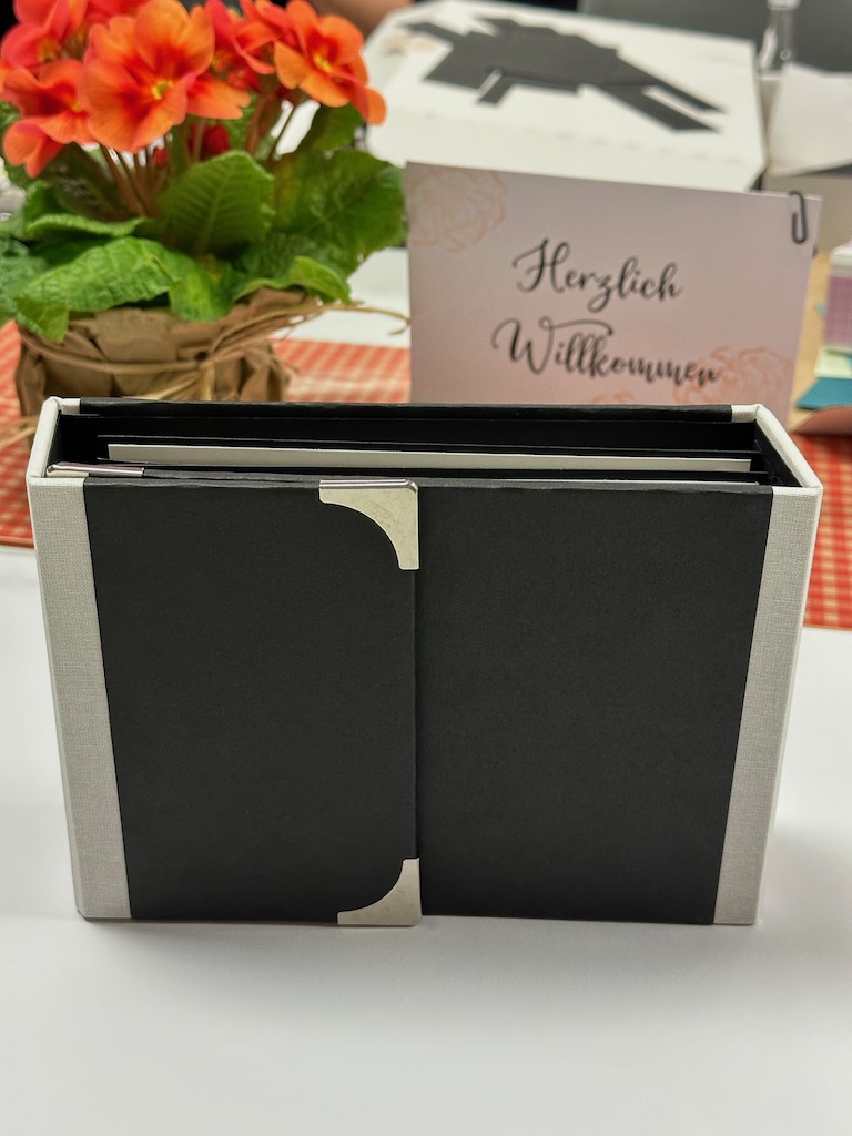 selbst gebasteltes Album mit mehreren Seiten zum Ausklappen entstanden auf dem Teamtreffen in Jever 2023 mit Produkten von Stampin Up