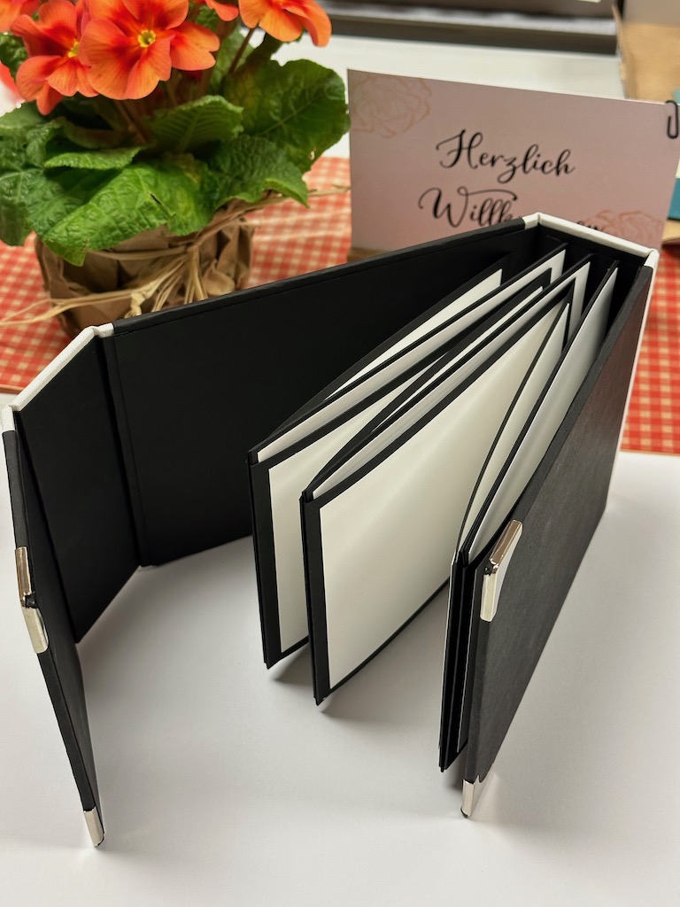 selbst gebasteltes Album mit mehreren Seiten zum Ausklappen entstanden auf dem Teamtreffen in Jever 2023 mit Produkten von Stampin Up