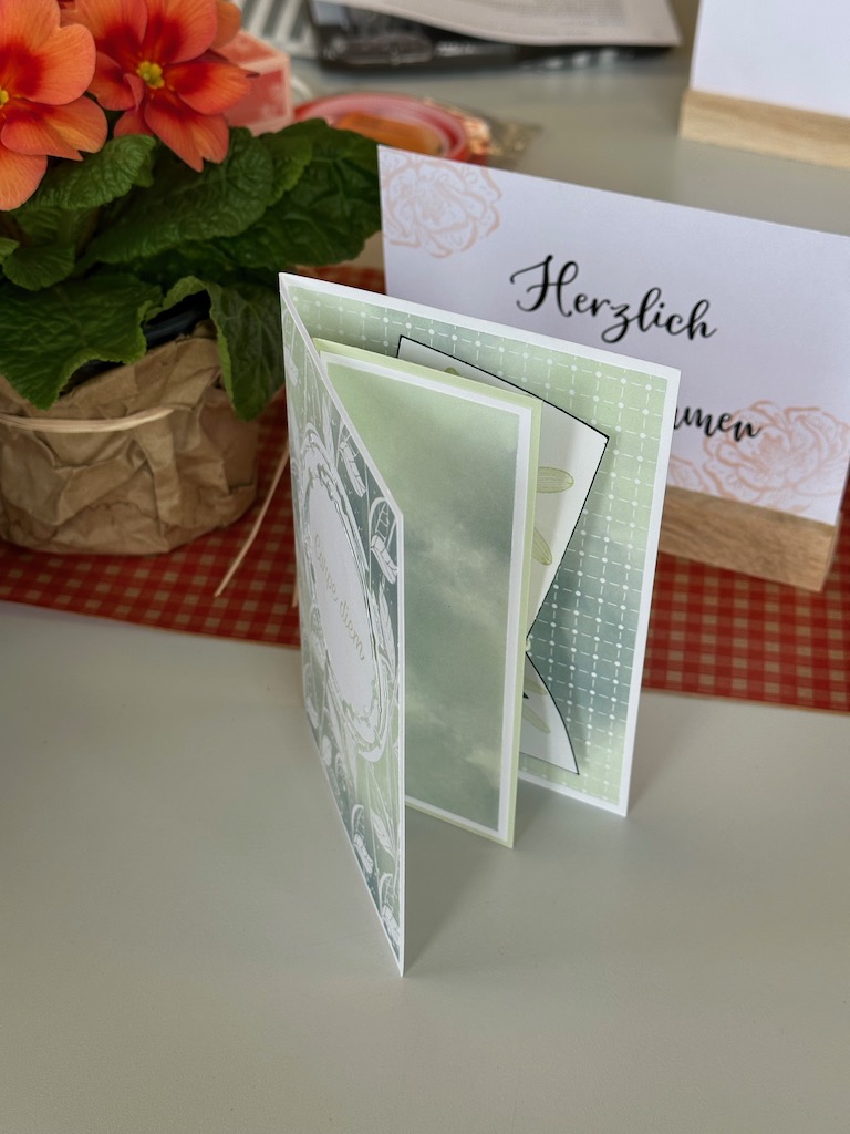 Pop Up Karte in hellen grün Tönen mit dem Spruch Carpe diem