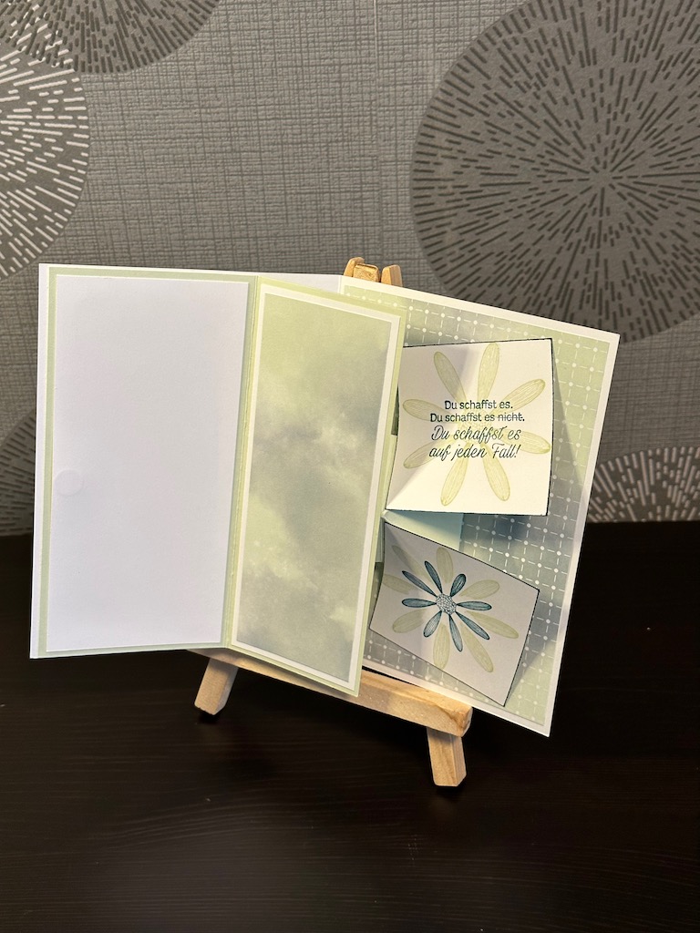 Pop Up Karte in hellen grün Tönen mit dem Spruch Carpe diem