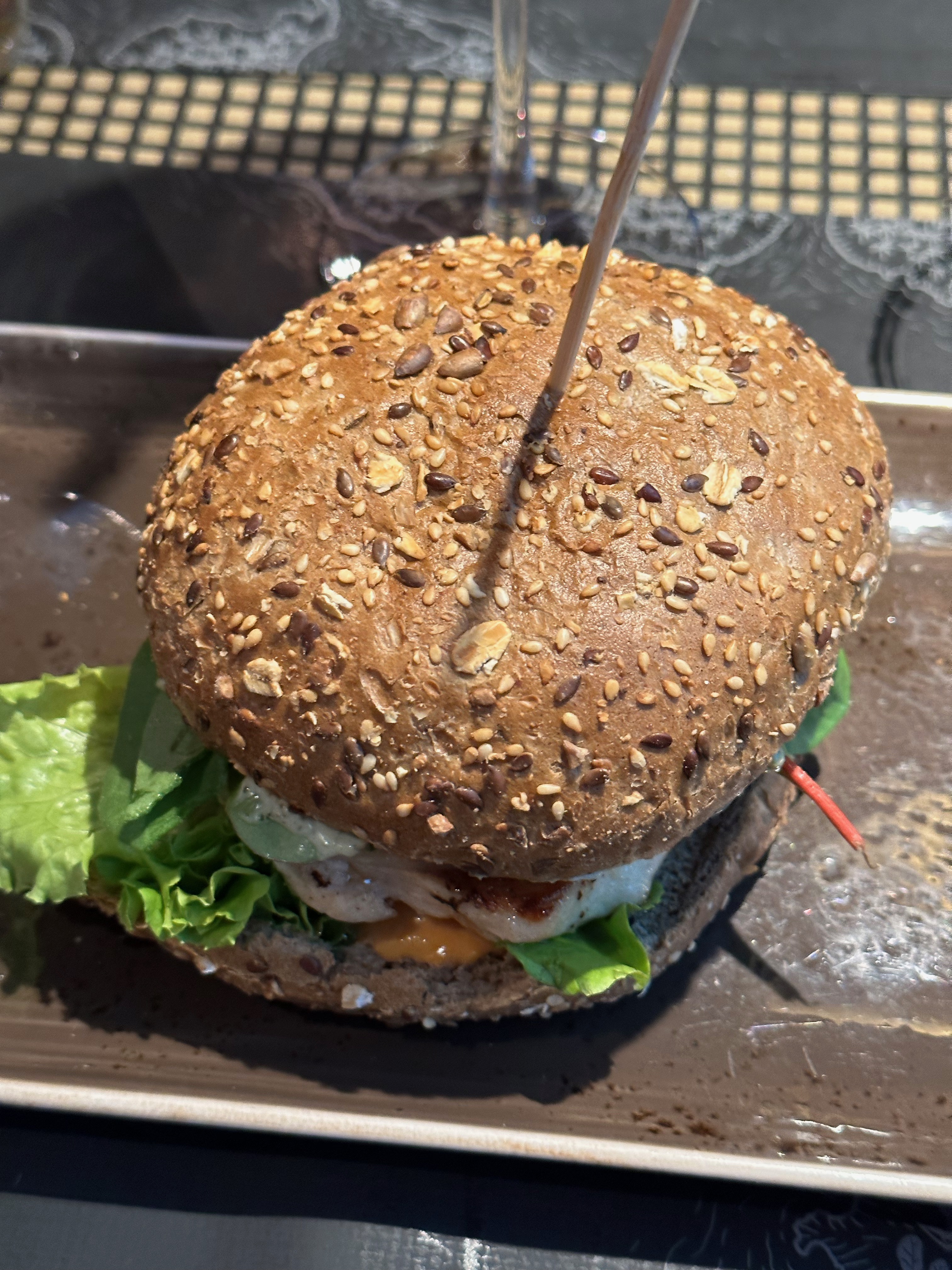 Burger im Peter Pane in Leipzig beim Treffen der Bloggerlounge vom Selfpublisher Verband