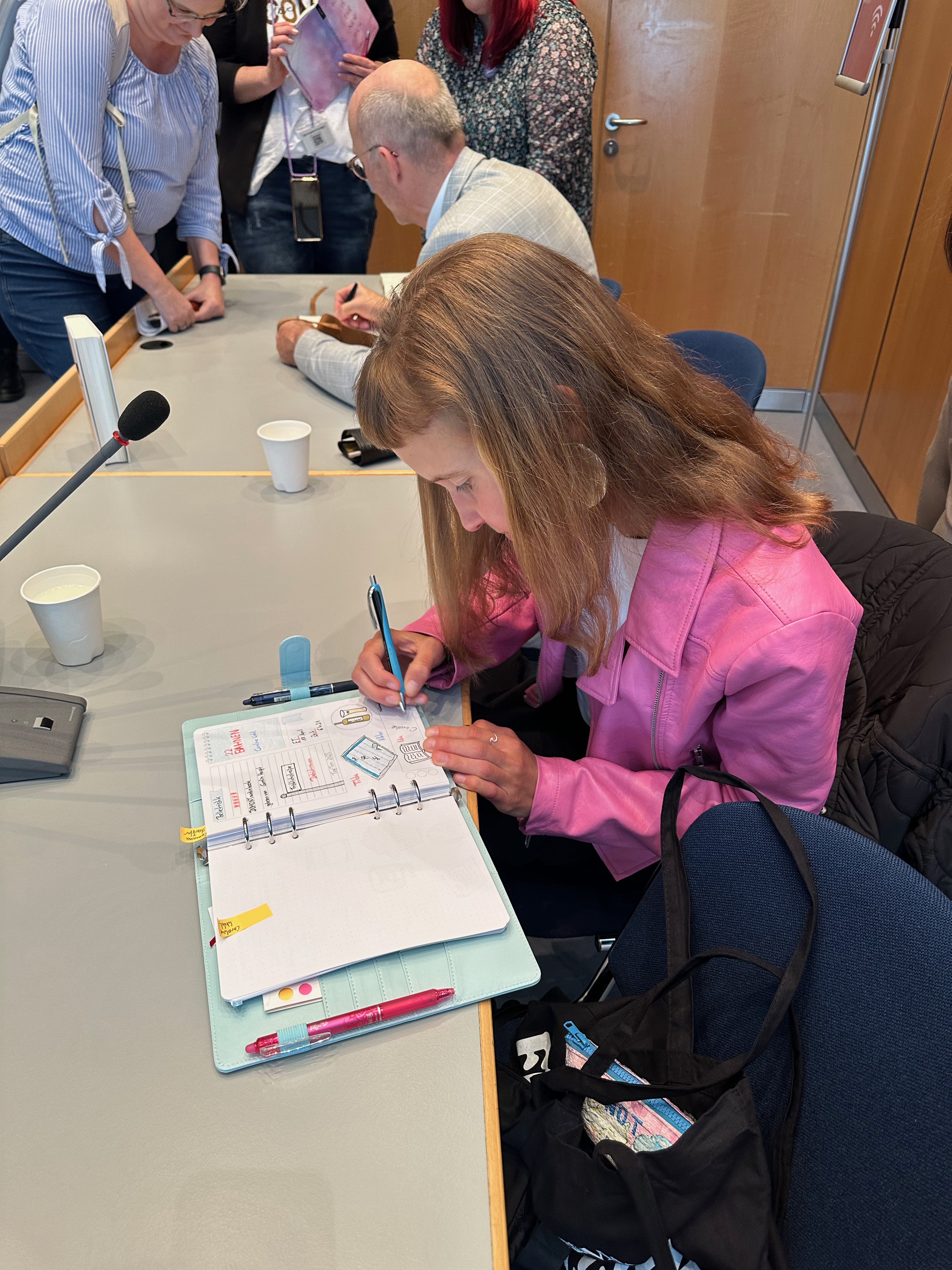 Caroline Wahl unterschreibt in meinem Lesetagebuch