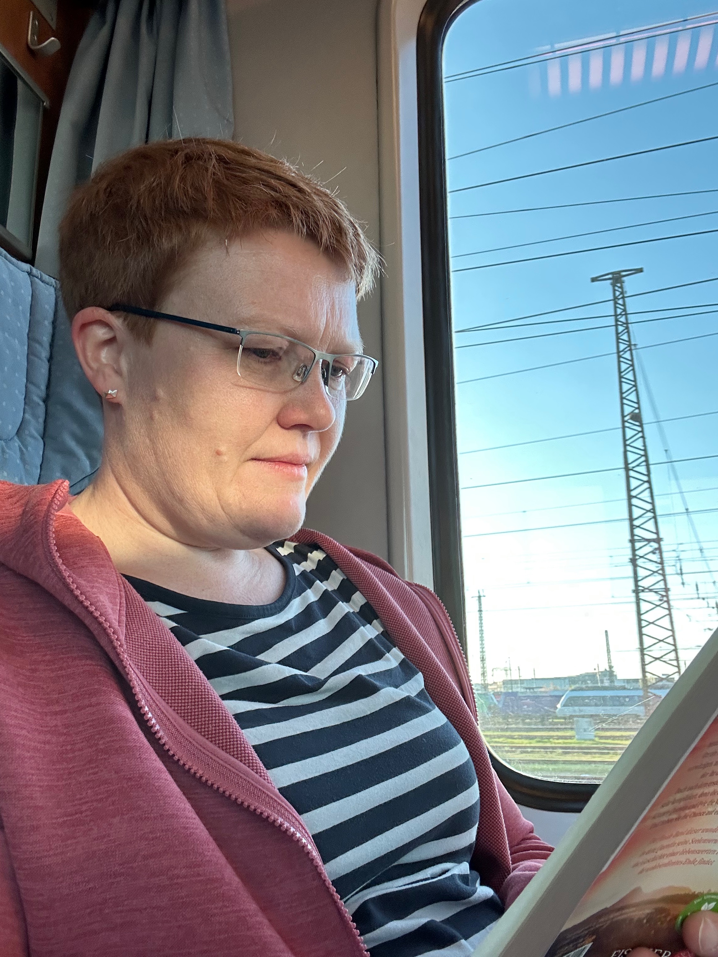 Ich im Zug auf der Rückfahrt von der Leipziger Buchmesse