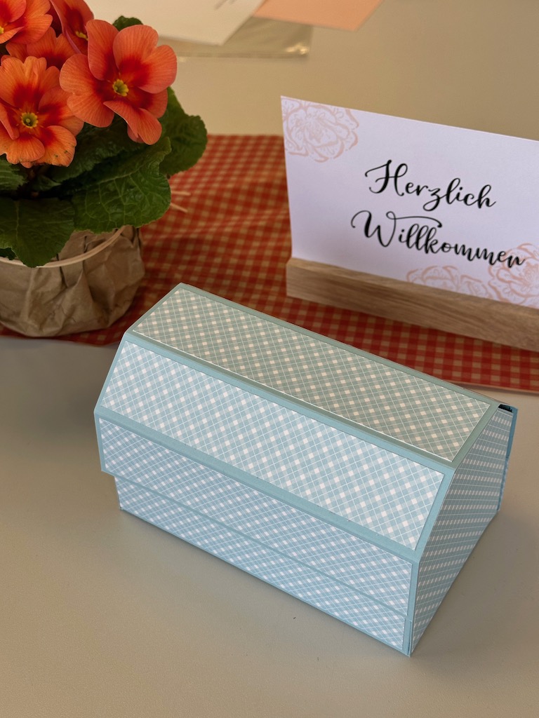 sechseckige Box mit Klappdeckel gebastelt mit Material von Stampin Up