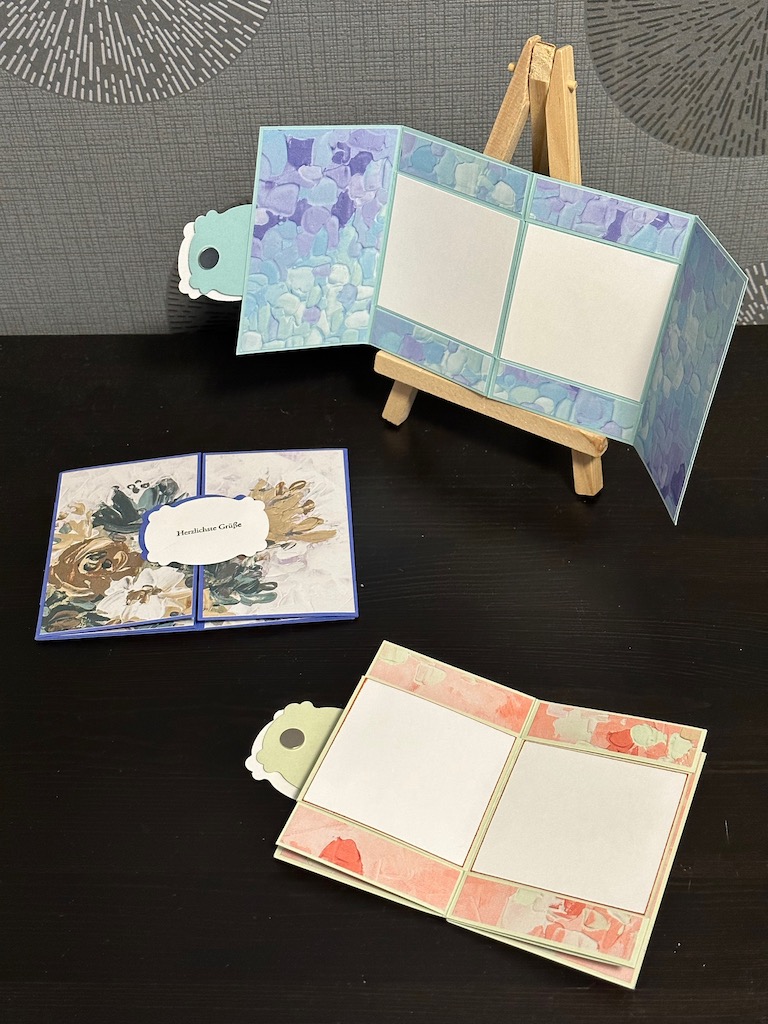 Zauberkarte für das Teamtreffen in Jever 2023. Die Karte lässt sich zweimal öffnen, so dass man zwei verschiedene Inhalte sehen kann. Eins auf den ersten Blick und das Geheimfach mit Trick 17