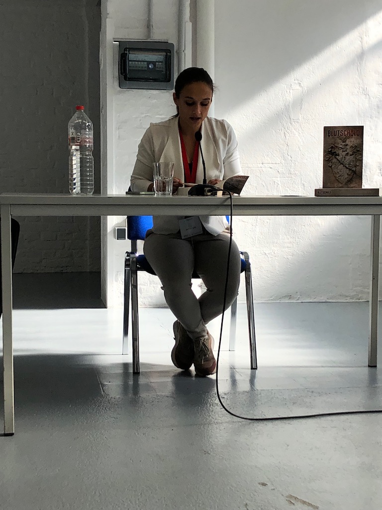 Freya von Korff bei der Lesung von Blutschuld auf der Buchberlin 2022