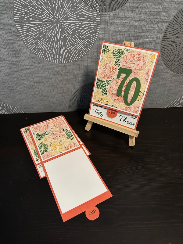 Ziehkarte, Geburtstagskarte mit Effekt. Die Karte ist mit einem Mosaik Designpapier gestaltet. Am unteren Ende kann man an einer Lasche ziehen und enthüllt so den Geburtstagsgruß