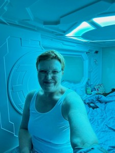 Kerstins Kartenwerkstatt im Space Night Capsule Hostel in Berlin