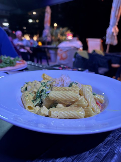 Foto von einem Nudelgericht in einem Restaurant am Alex in Berlin